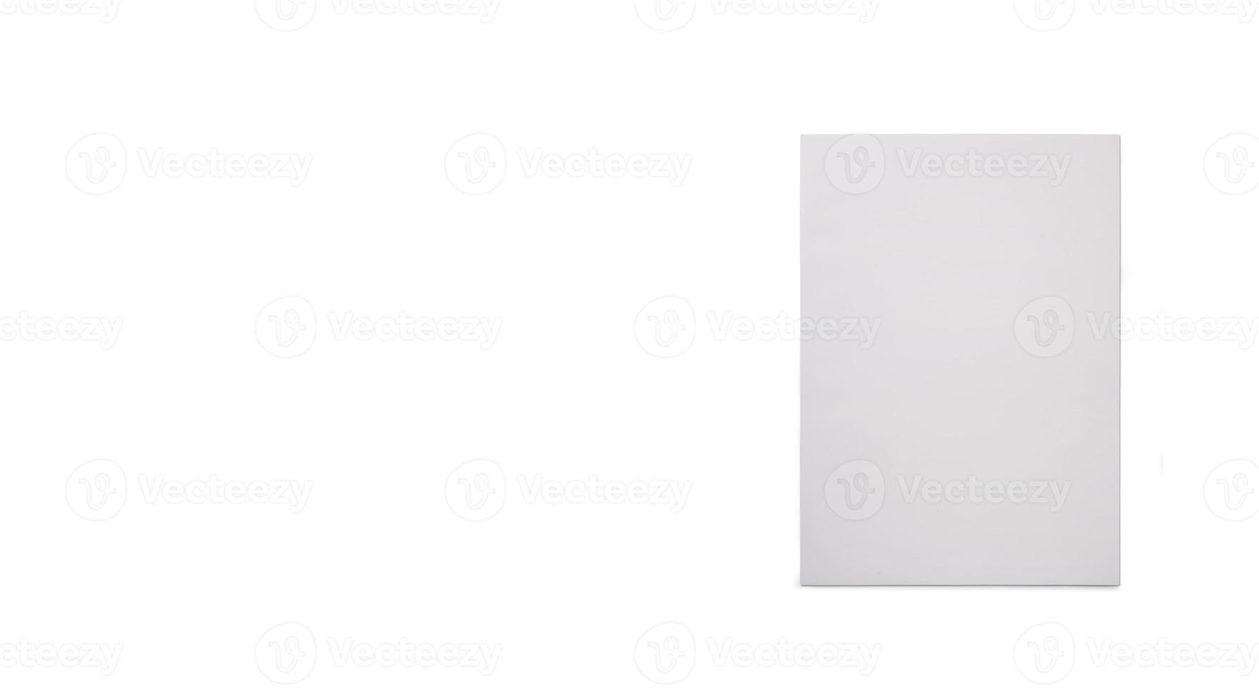 papelaria de marca em branco isolado em cinza como modelo para apresentação de design de identidade. foto