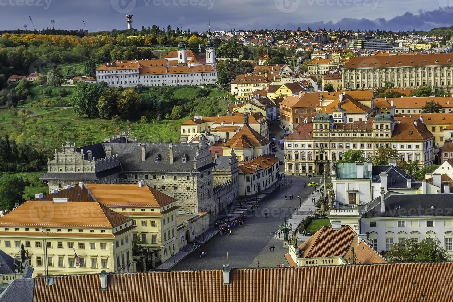 vista de outono da parte histórica de praga foto