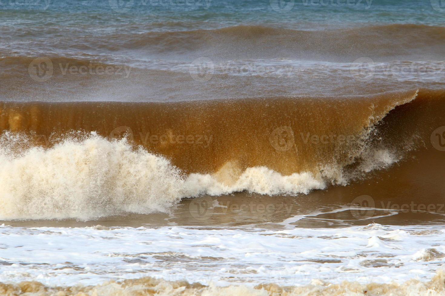 tempestade no mar mediterrâneo no norte de israel. foto