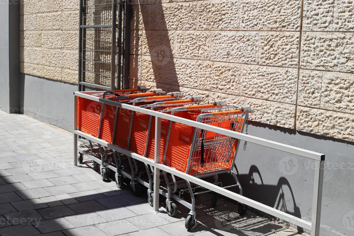 a roda é amplamente utilizada em vários mecanismos e ferramentas. foto