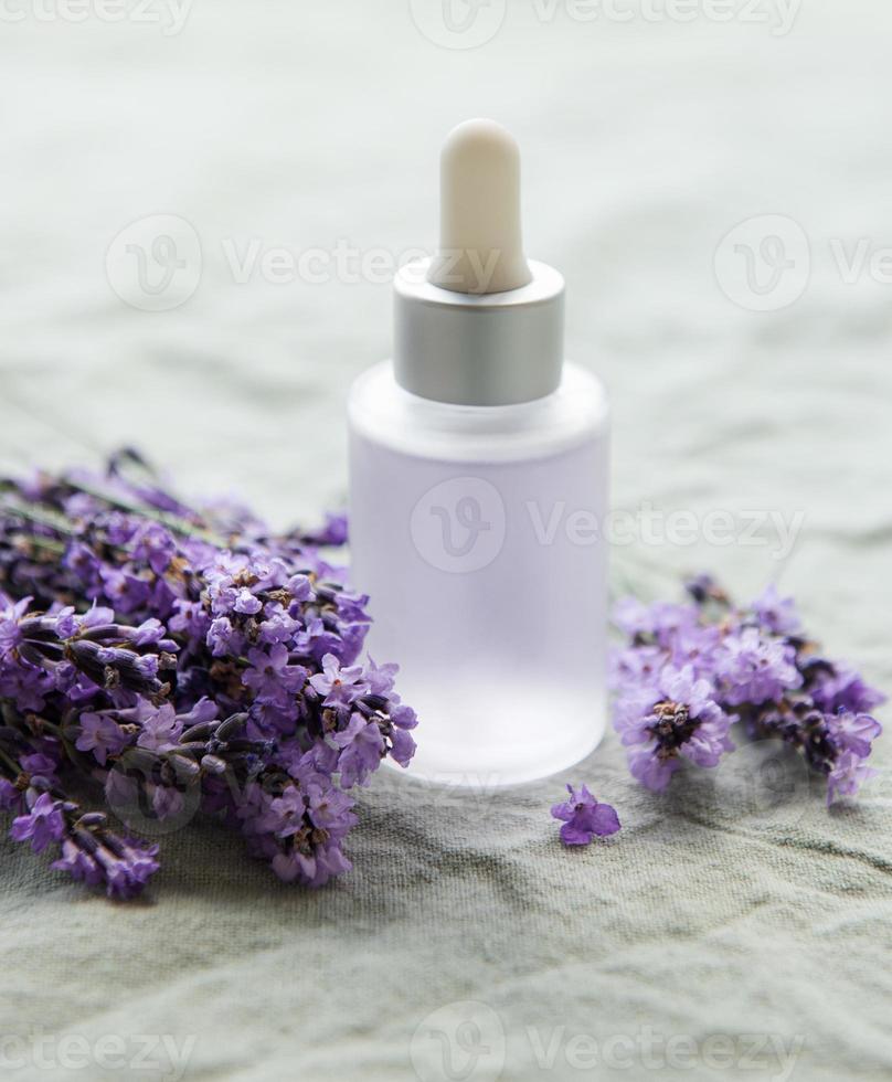 aromaterapia lavanda sal de banho e óleo de massagem foto