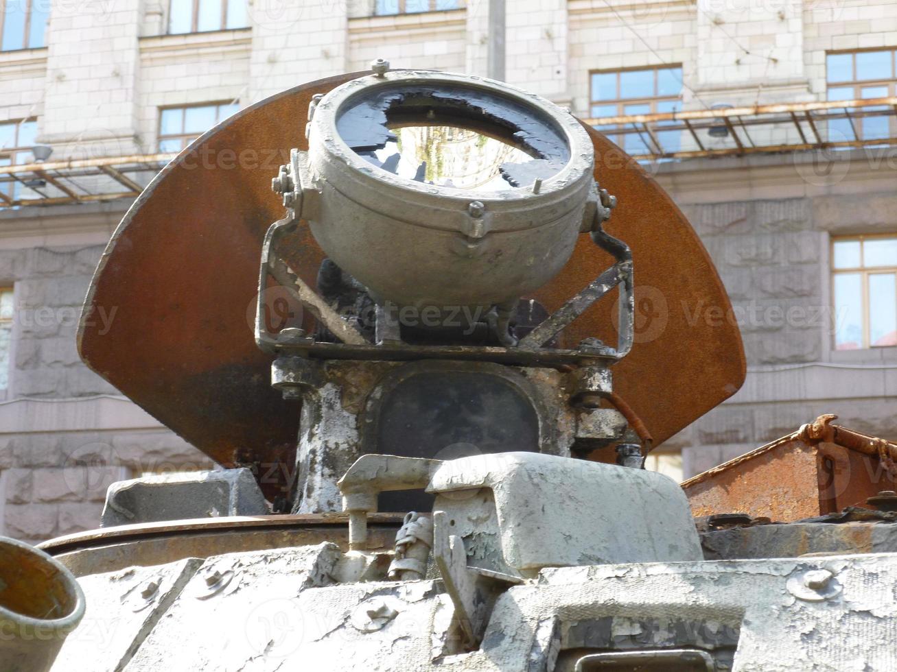 equipamento militar pesado destruído na batalha foto