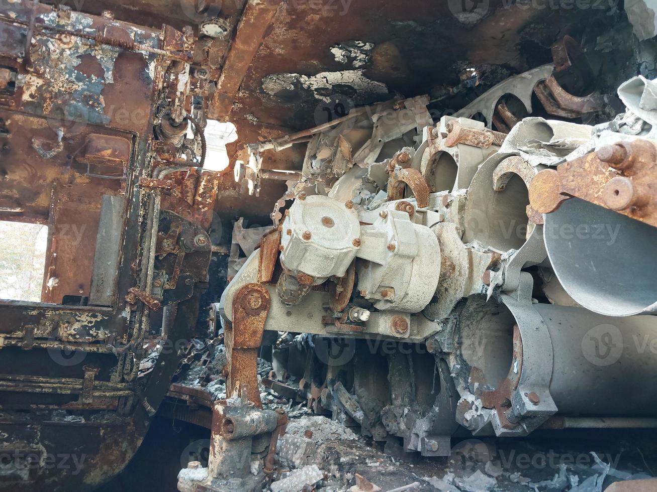 equipamento militar pesado destruído na batalha foto