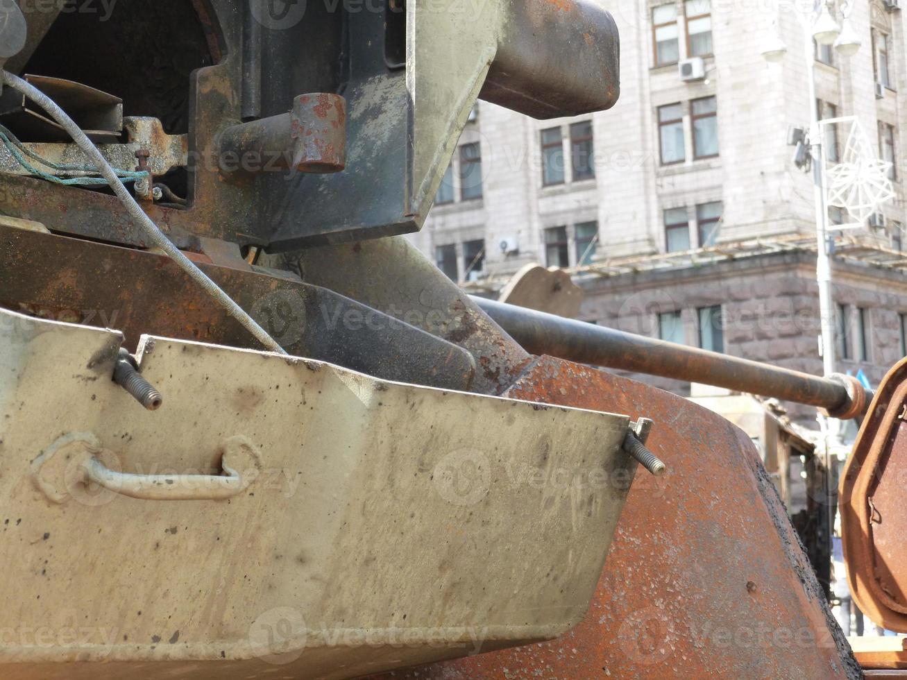 equipamento militar pesado destruído na batalha foto