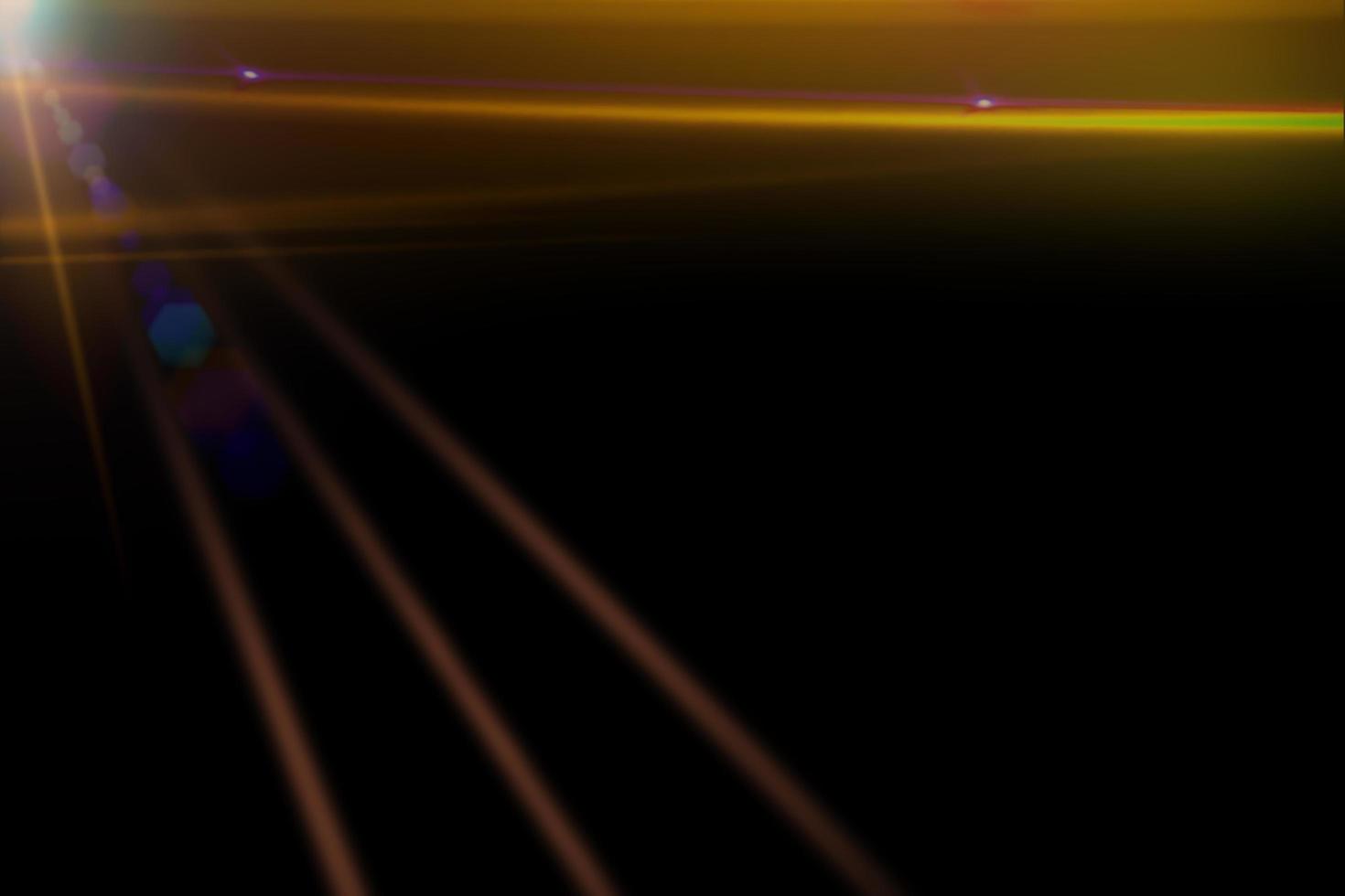 show de laser de aniversário colorido com um pouco de fumaça no ar. fundo de festa foto