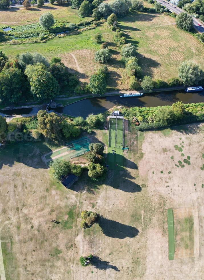 vista aérea do campo de críquete no parque público local de hemel hempstead inglaterra grã-bretanha foto