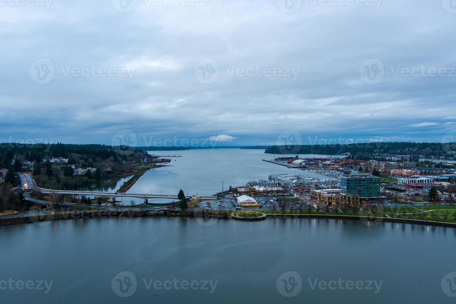 a olympia, beira-mar de Washington no crepúsculo de dezembro de 2021 foto