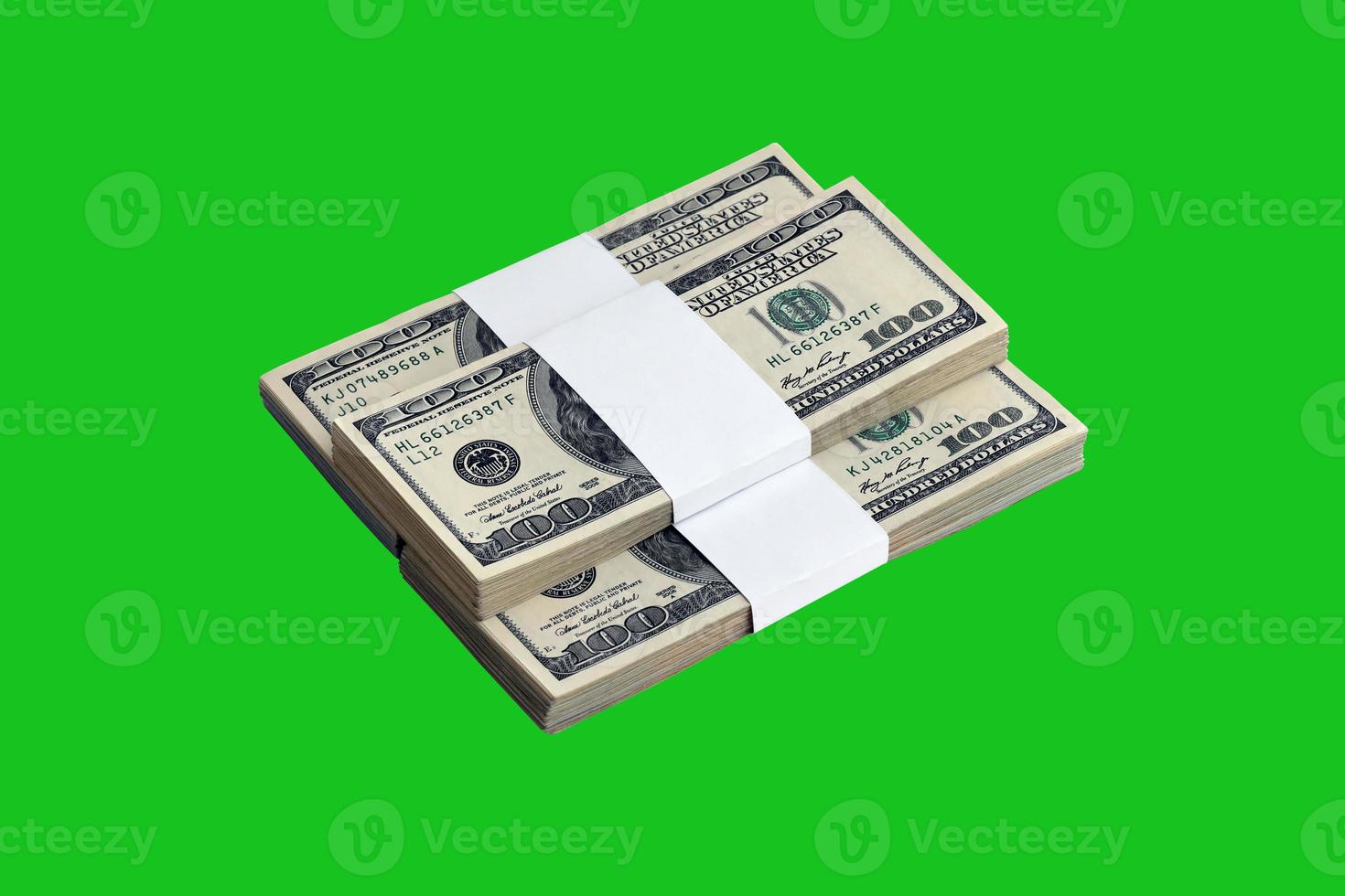 pacote de notas de dólar americano isoladas em chroma keyer verde. pacote de dinheiro americano com alta resolução na máscara verde perfeita foto