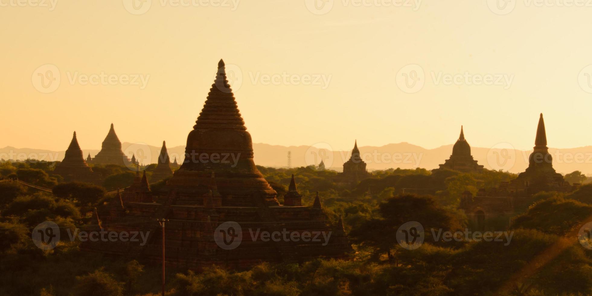 pagodes em bagan, myanmar foto