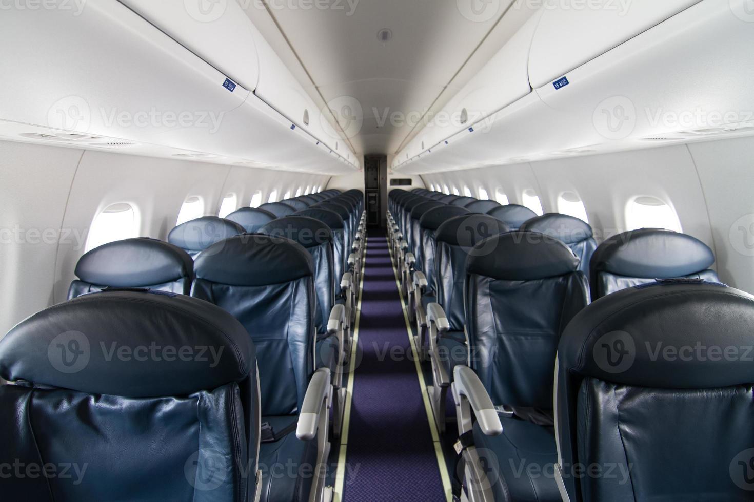 assentos de avião pretos foto