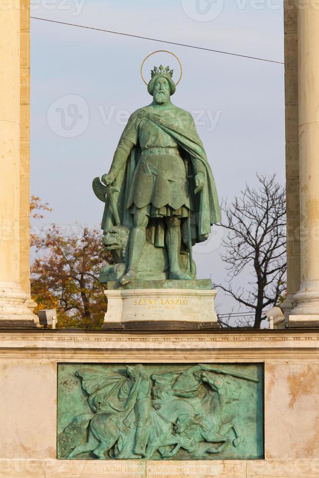 escultura szent laszlo da praça dos heróis, budapeste, hungria foto