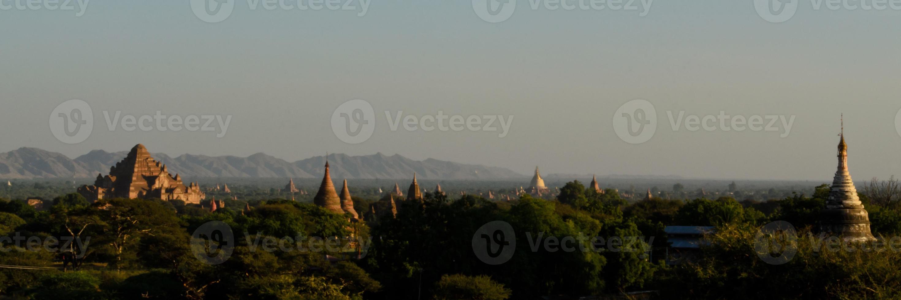 pagodes em bagan, myanmar foto