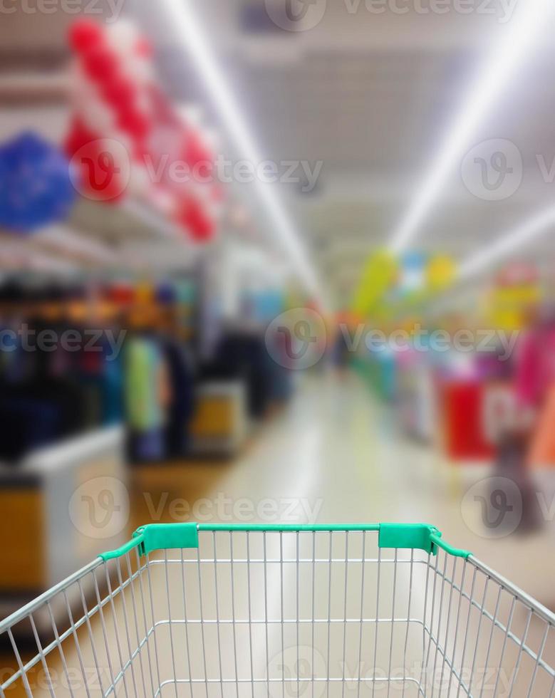supermercado em desfocado para plano de fundo foto