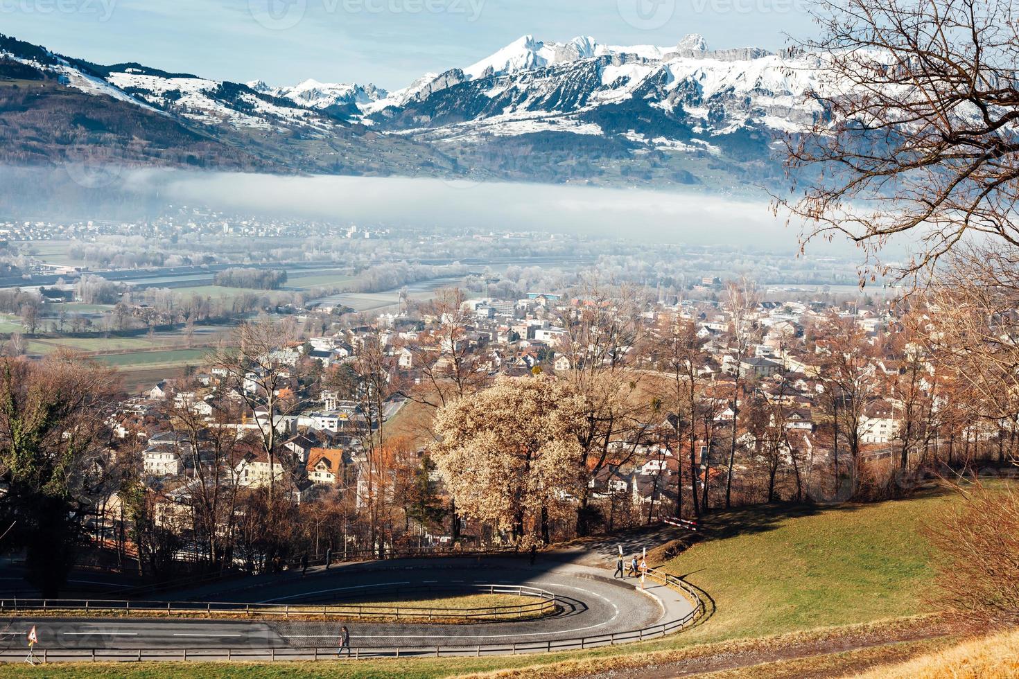 paisagem de montanhas de liechtenstein foto