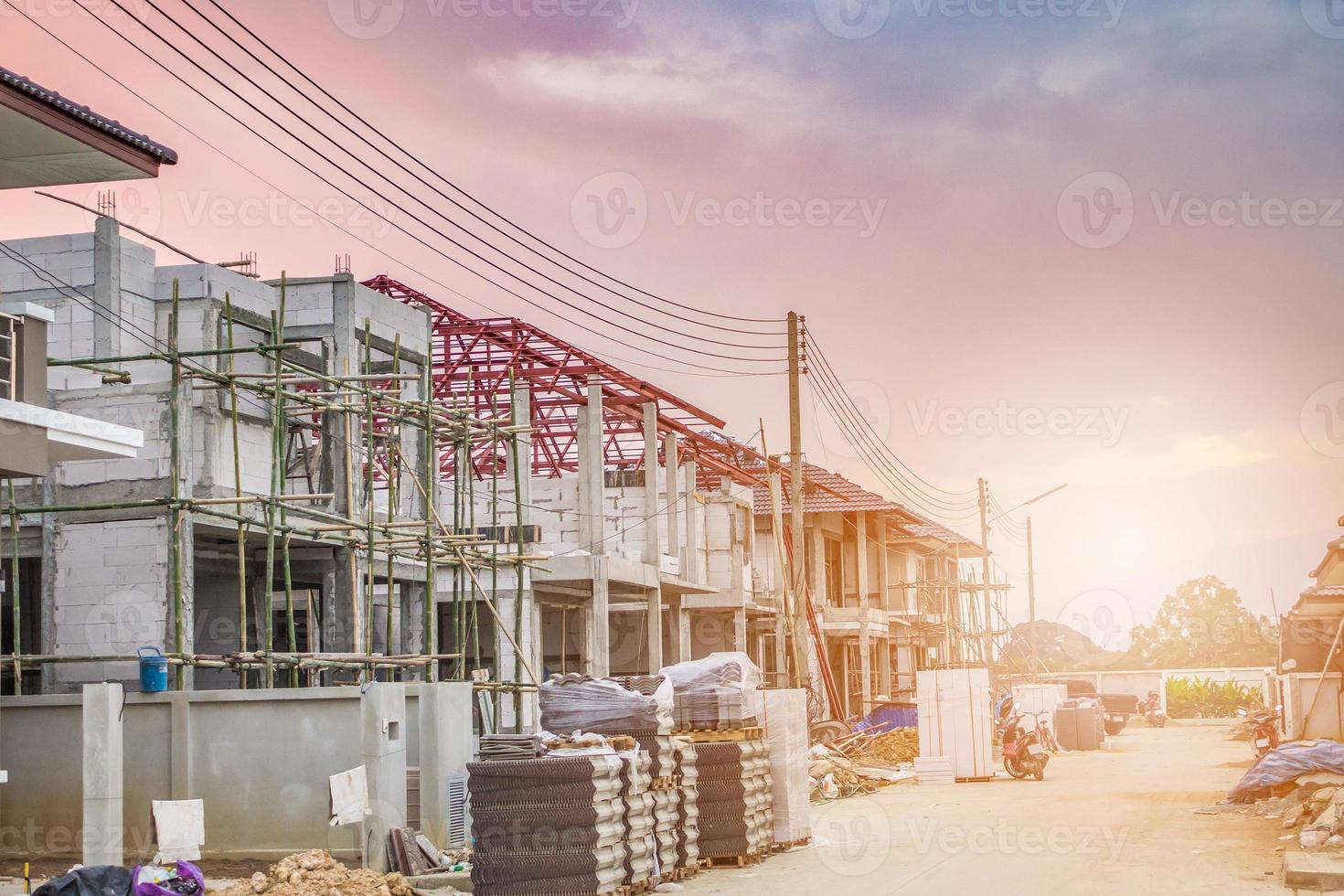 construção residencial nova casa em andamento no canteiro de obras foto