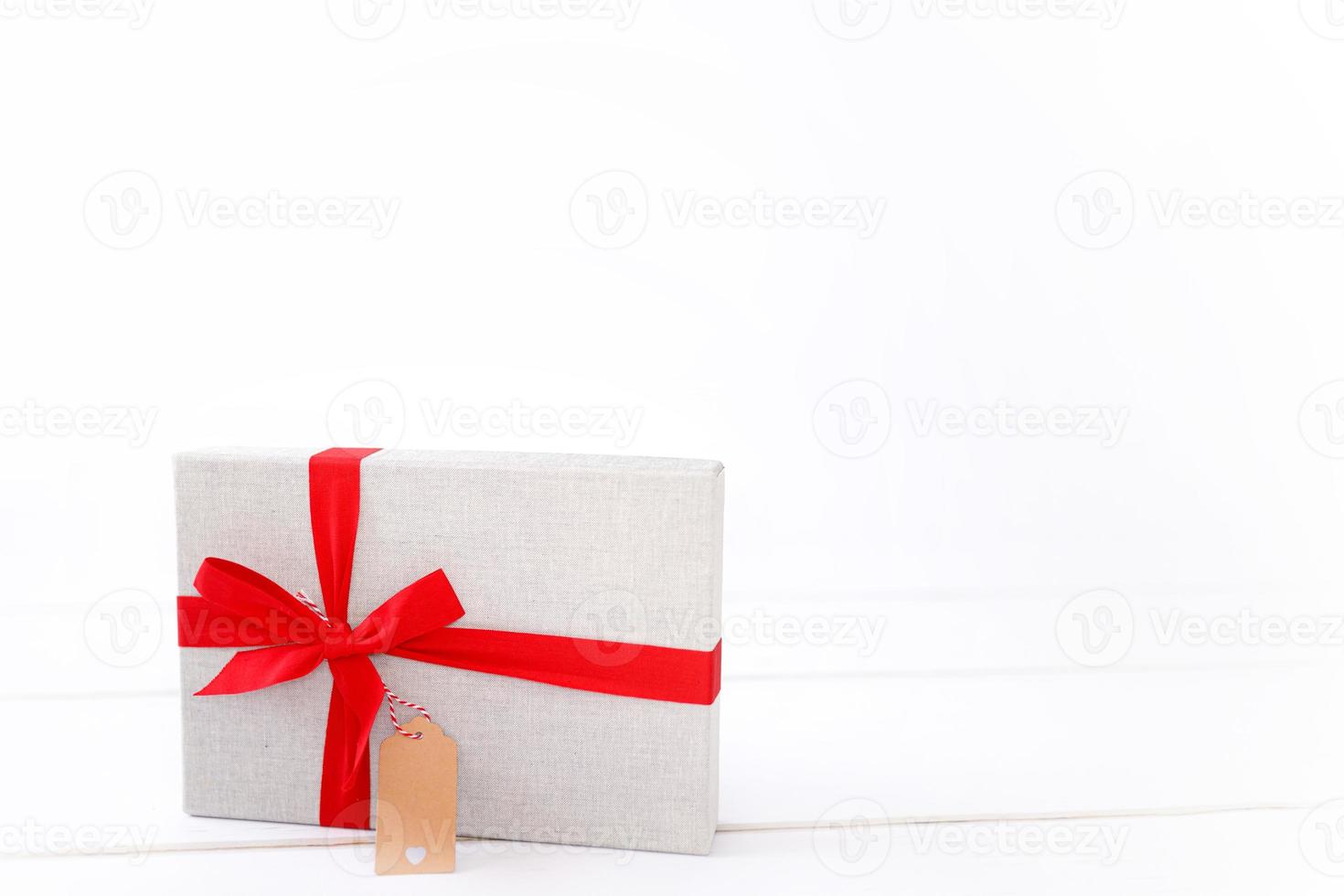 presentes de natal e enfeites em branco. foto