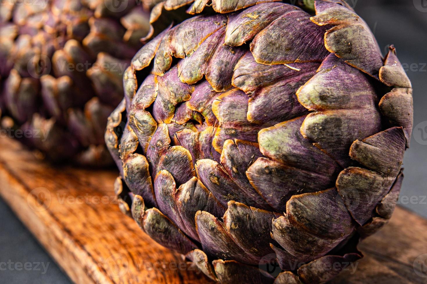 alcachofra planta fresca prato refeição saudável comida lanche dieta na mesa cópia espaço comida fundo rústico vista superior ceto ou paleo dieta vegetariana foto