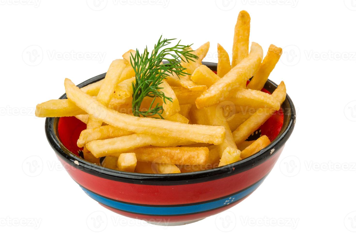 batatas fritas em fundo branco foto