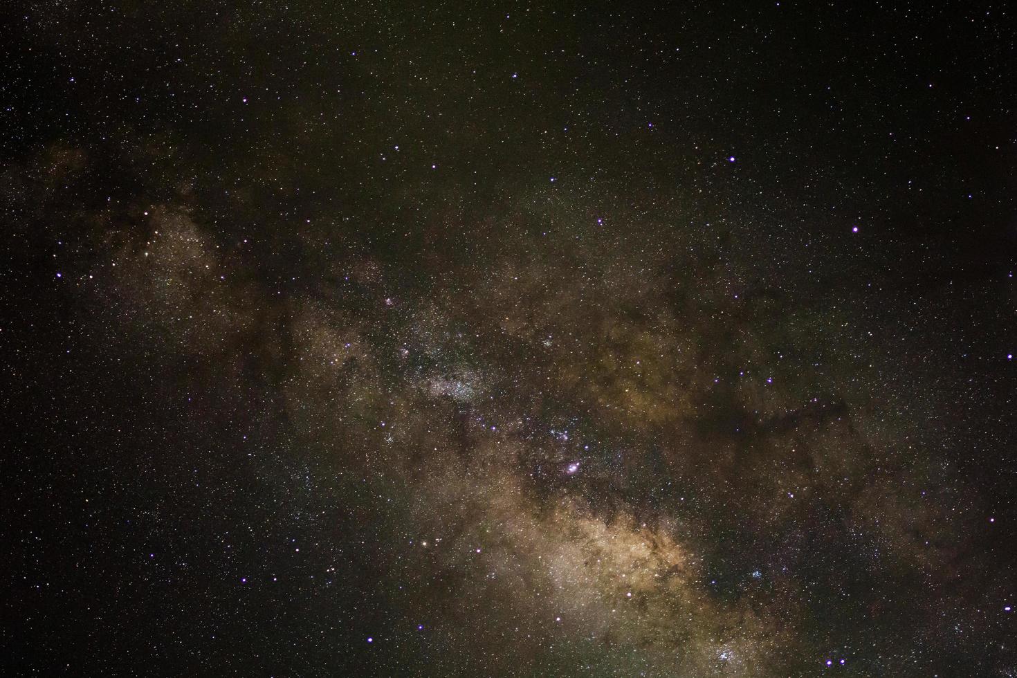 galáxia da via láctea com estrelas e poeira espacial no universo foto