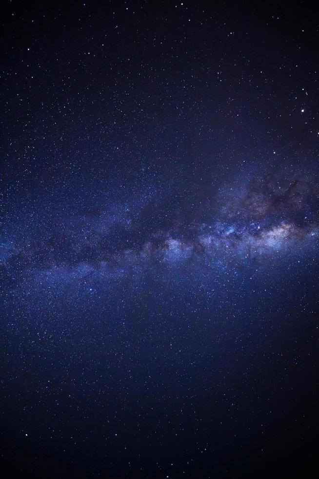 galáxia da via láctea com estrelas e poeira espacial no universo foto