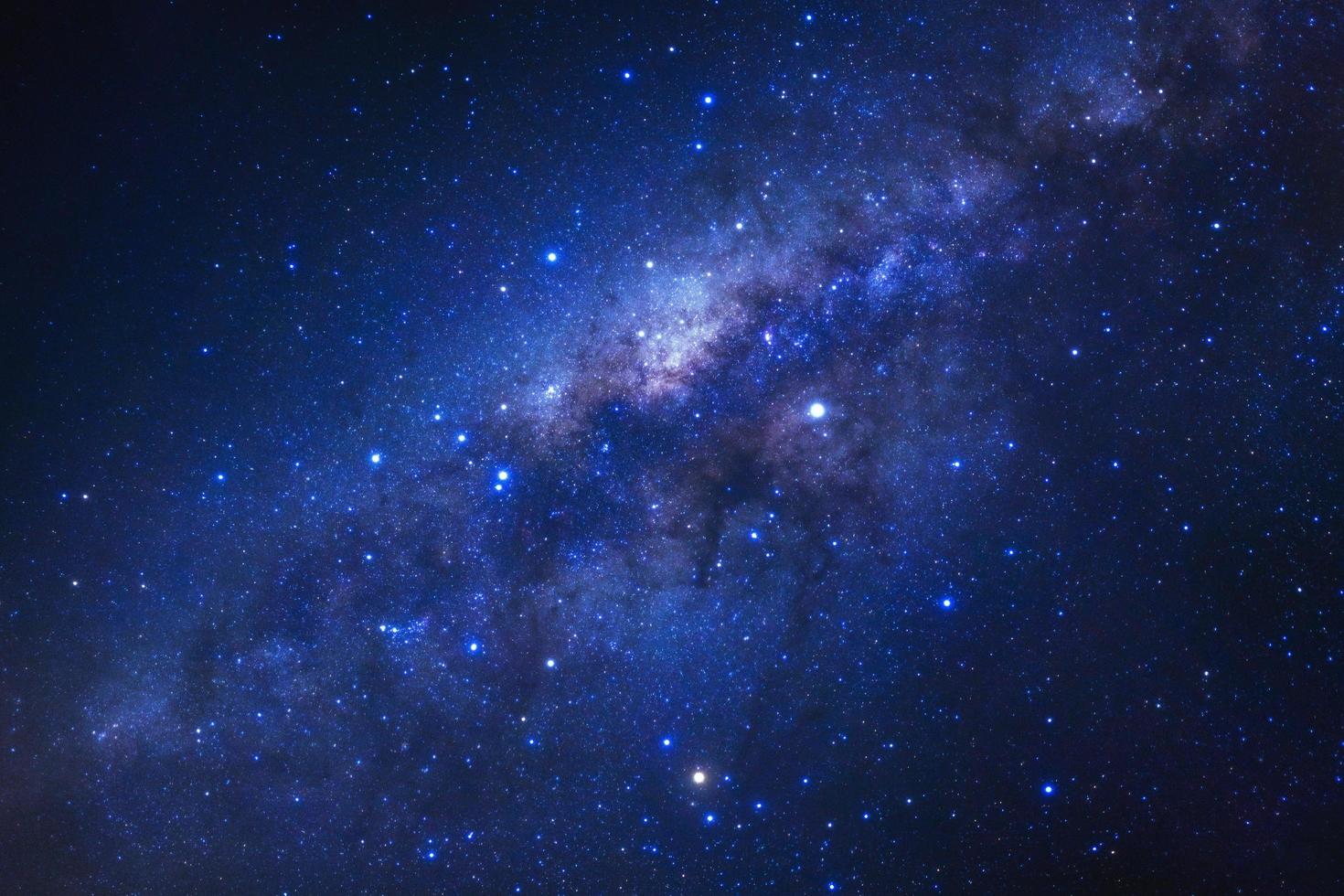 galáxia da via láctea com estrelas e poeira espacial no universo foto