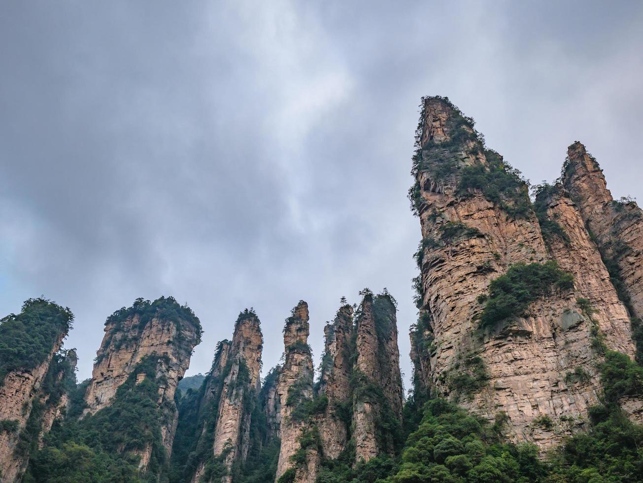 bela montanha yalley de yuanjiajie ou montanha avartar no parque florestal nacional de zhangjiajie no distrito de wulingyuan cidade de zhangjiajie china foto