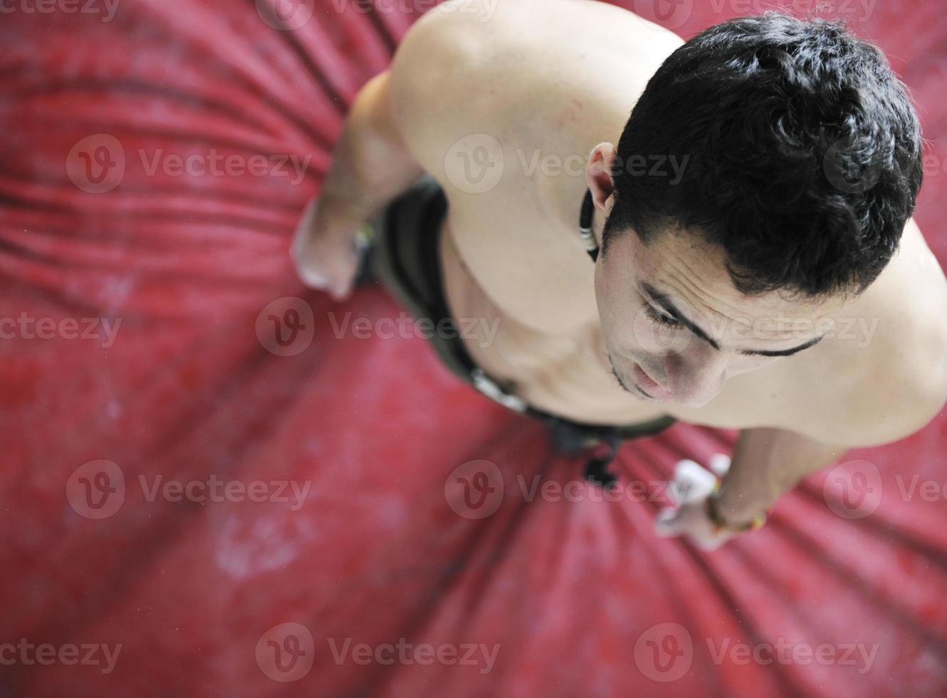 homem exercício esporte escalada foto