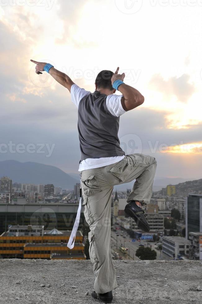 jovem dançarino de break foto