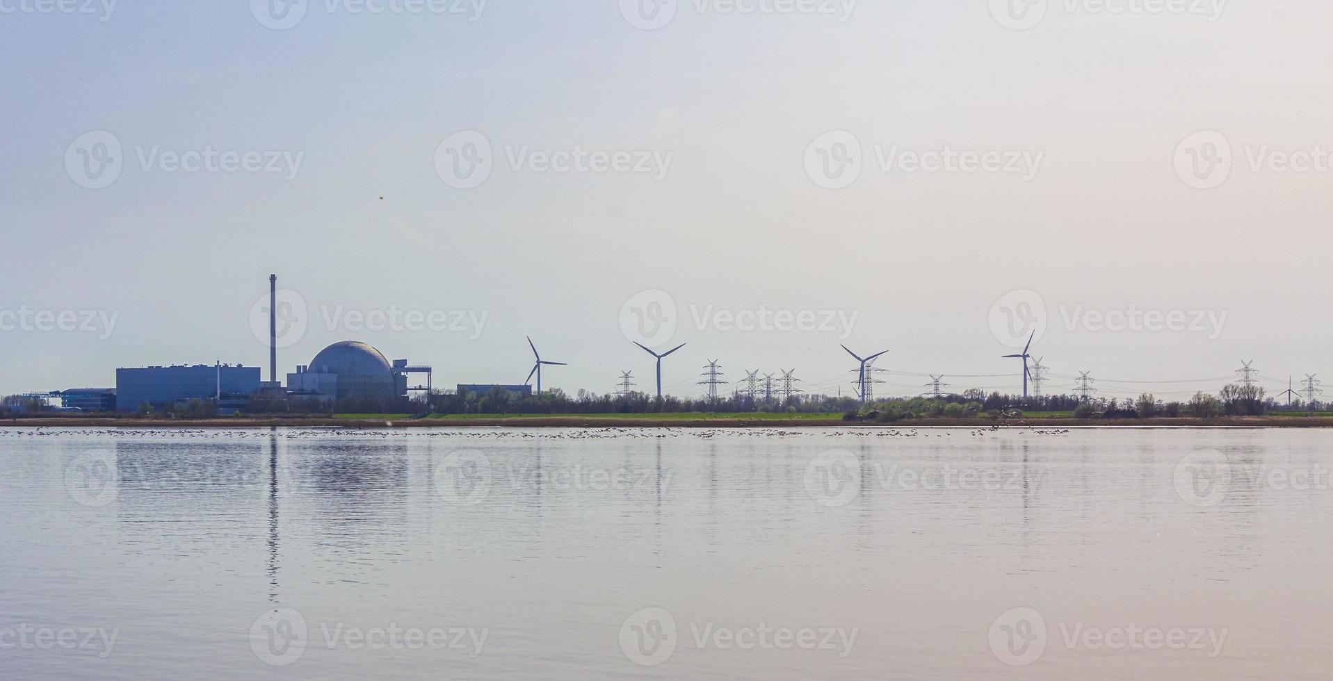 atômico nuclear power station wadden mar marés costa paisagem alemanha. foto