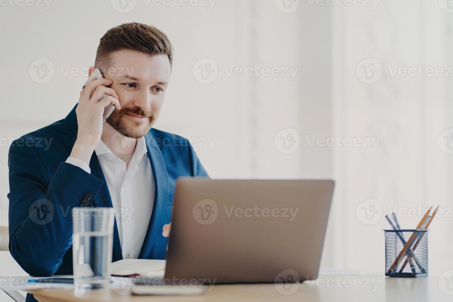 Eu Quero Jogar, Mas Ela Está No Telefone O Tempo Todo Foto de Stock -  Imagem de assento, lifestyle: 177687386