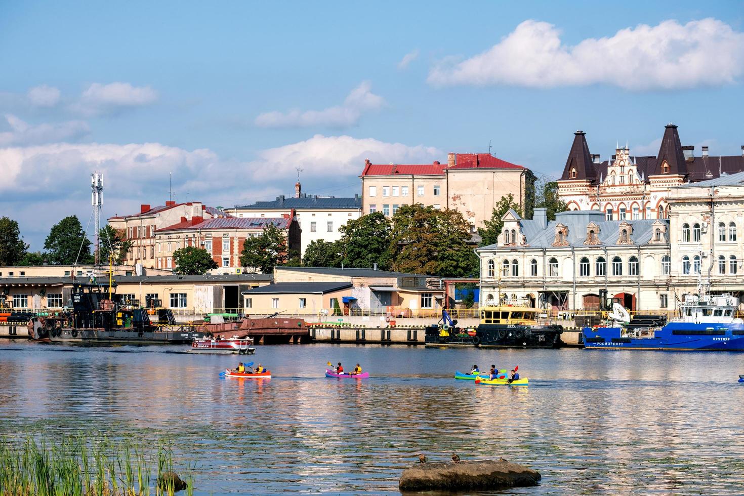 panorama da cidade de vyborg do aterro. foto