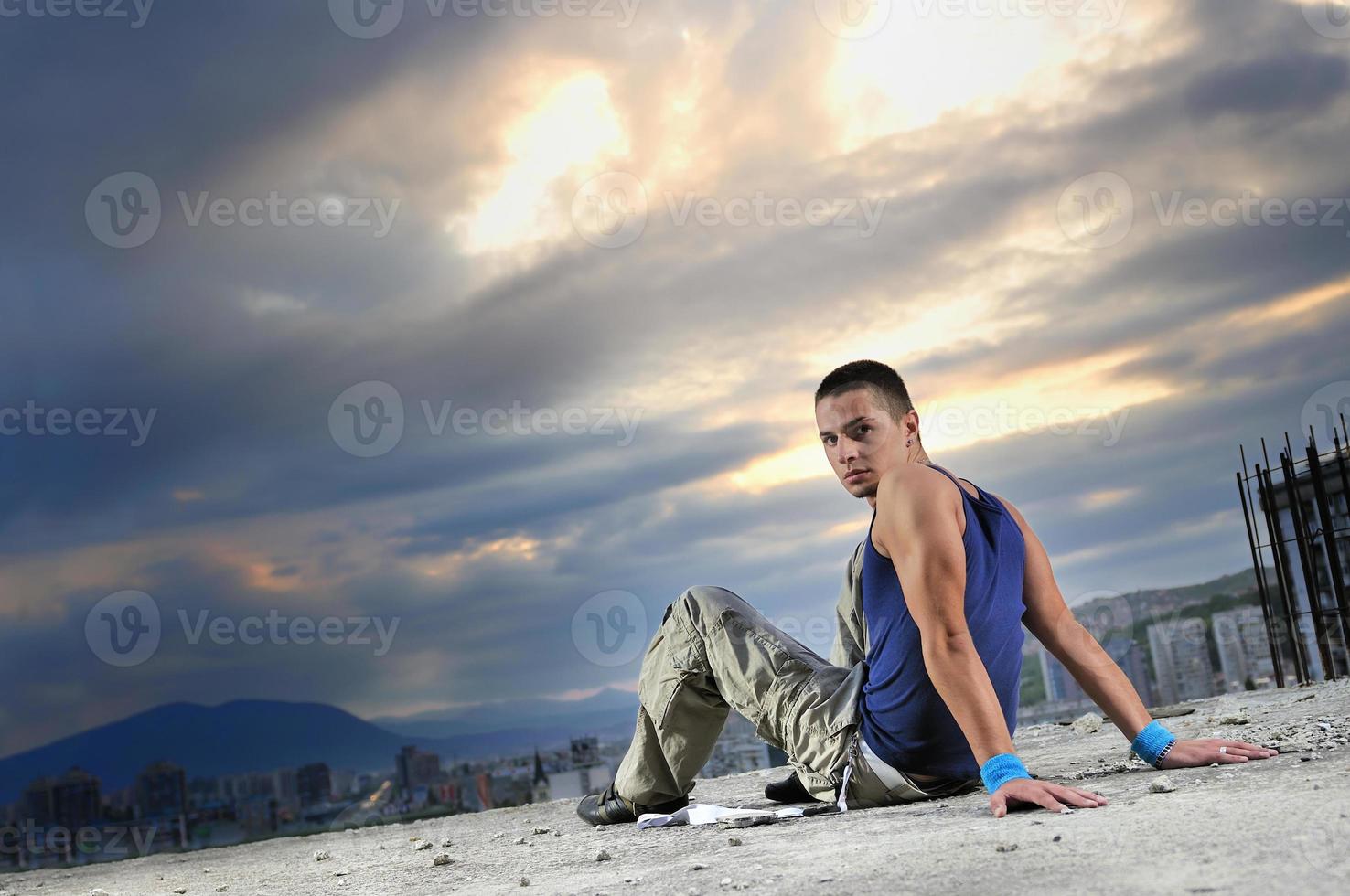 jovem dançarino de break foto