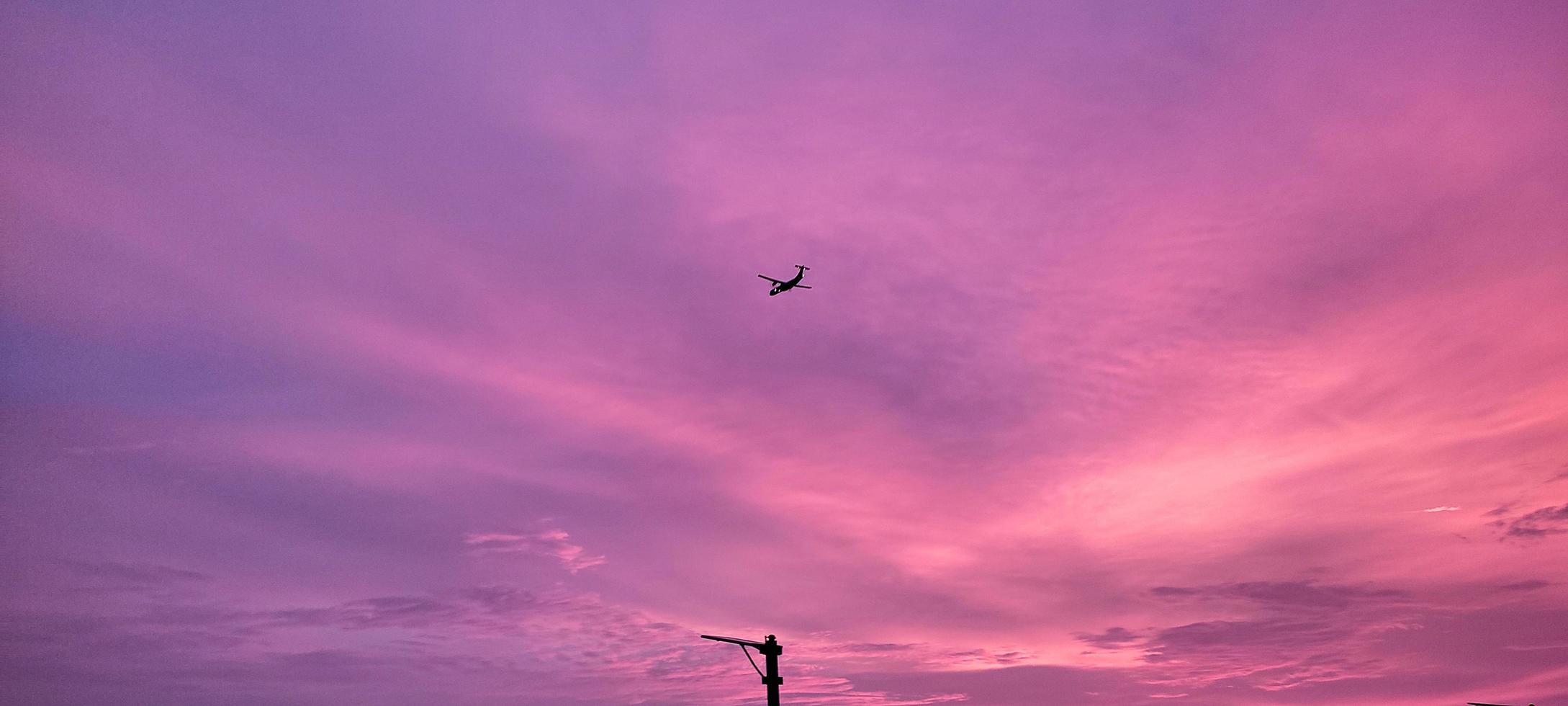 céu azul e nuvens brancas Foto gratuita