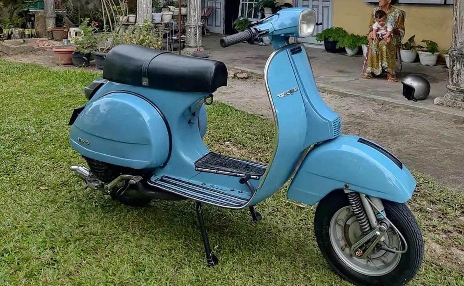 foto de close-up de vespa clássica