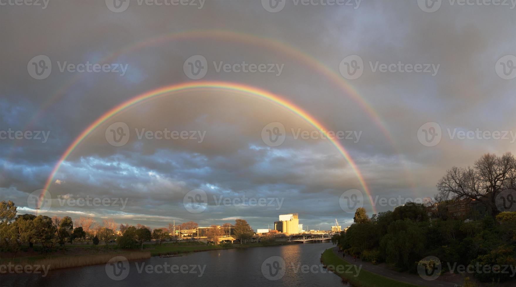 arco-íris duplo em melbourne foto