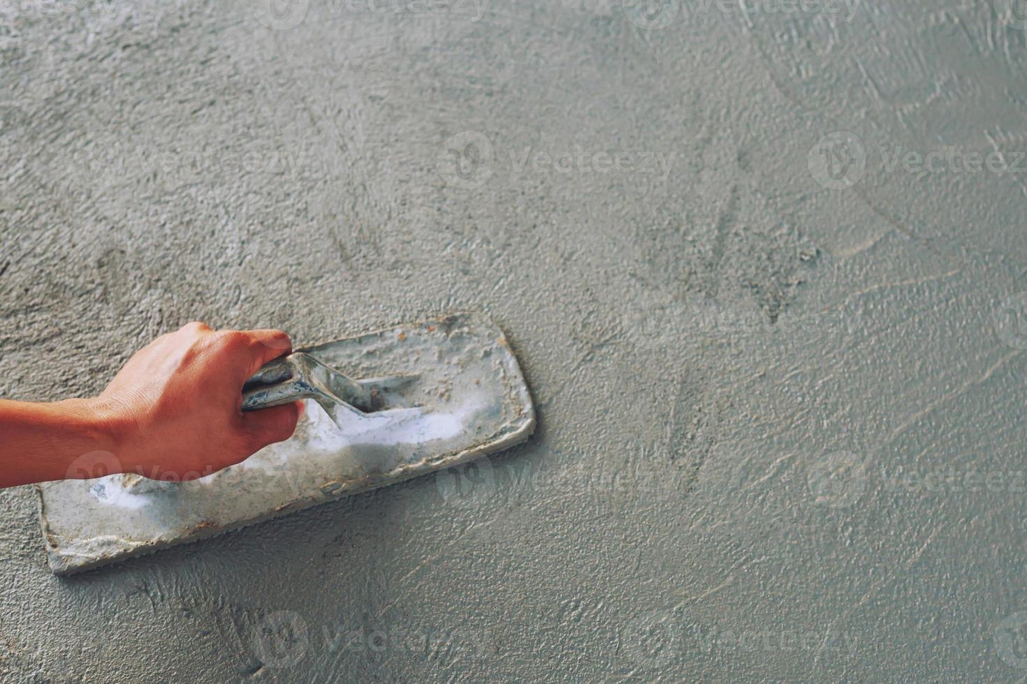 mistura de concreto é a introdução de cimento, pedra, areia e água, bem como produtos químicos adicionados e outros materiais misturados. misture e misture na proporção especificada para obter um concreto consistente. foto
