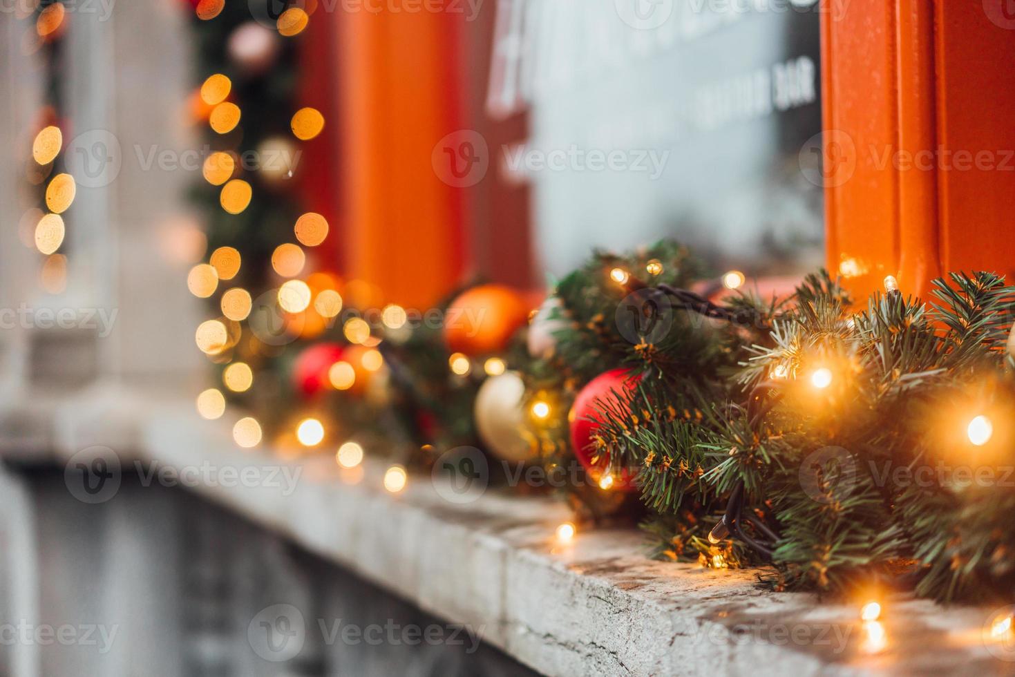 decorações de inverno de natal na janela foto