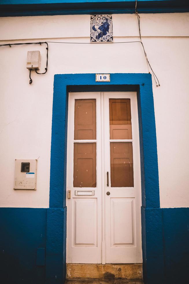 porta de tradição na vila piscatória portuguesa foto