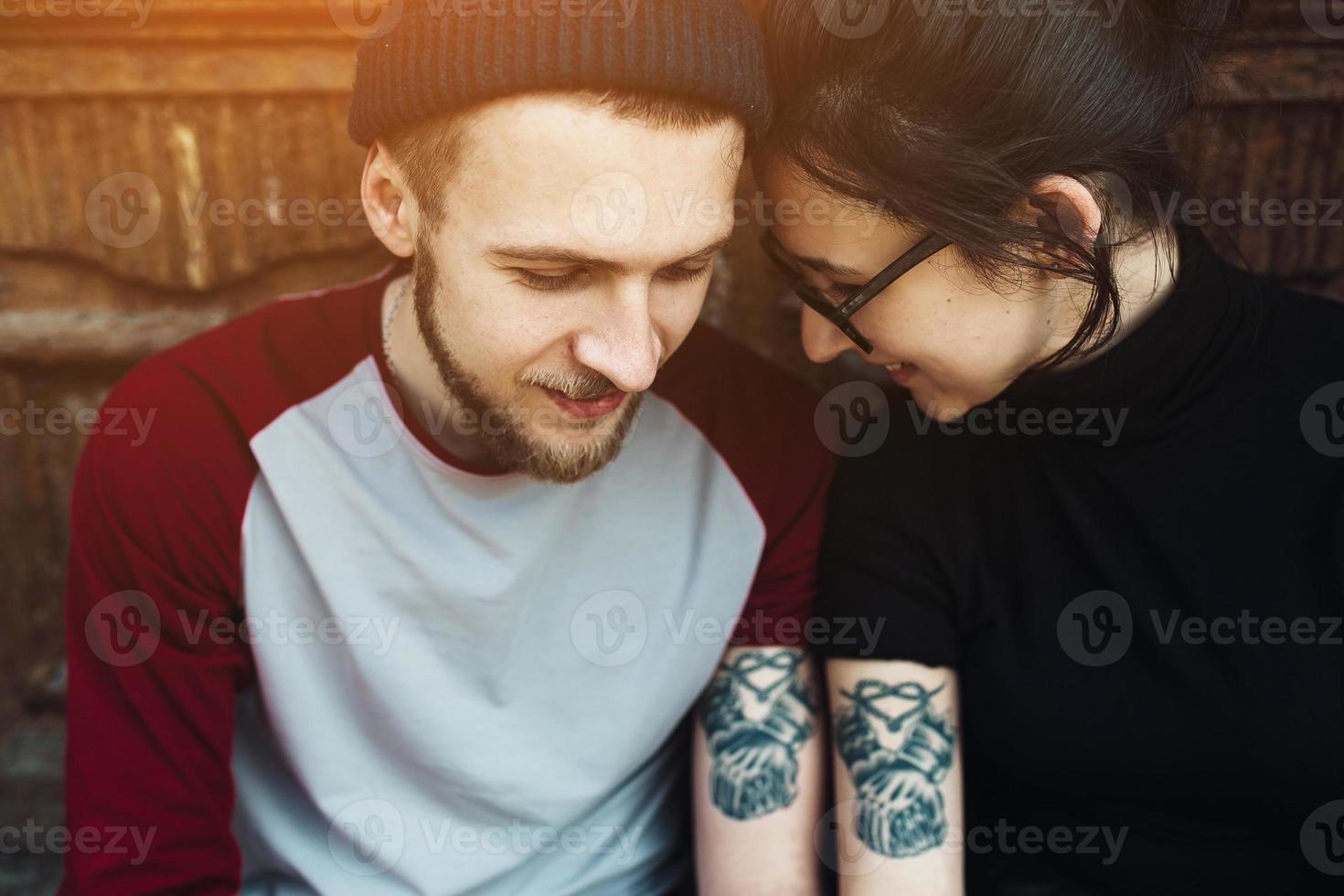 jovem casal lindo foto