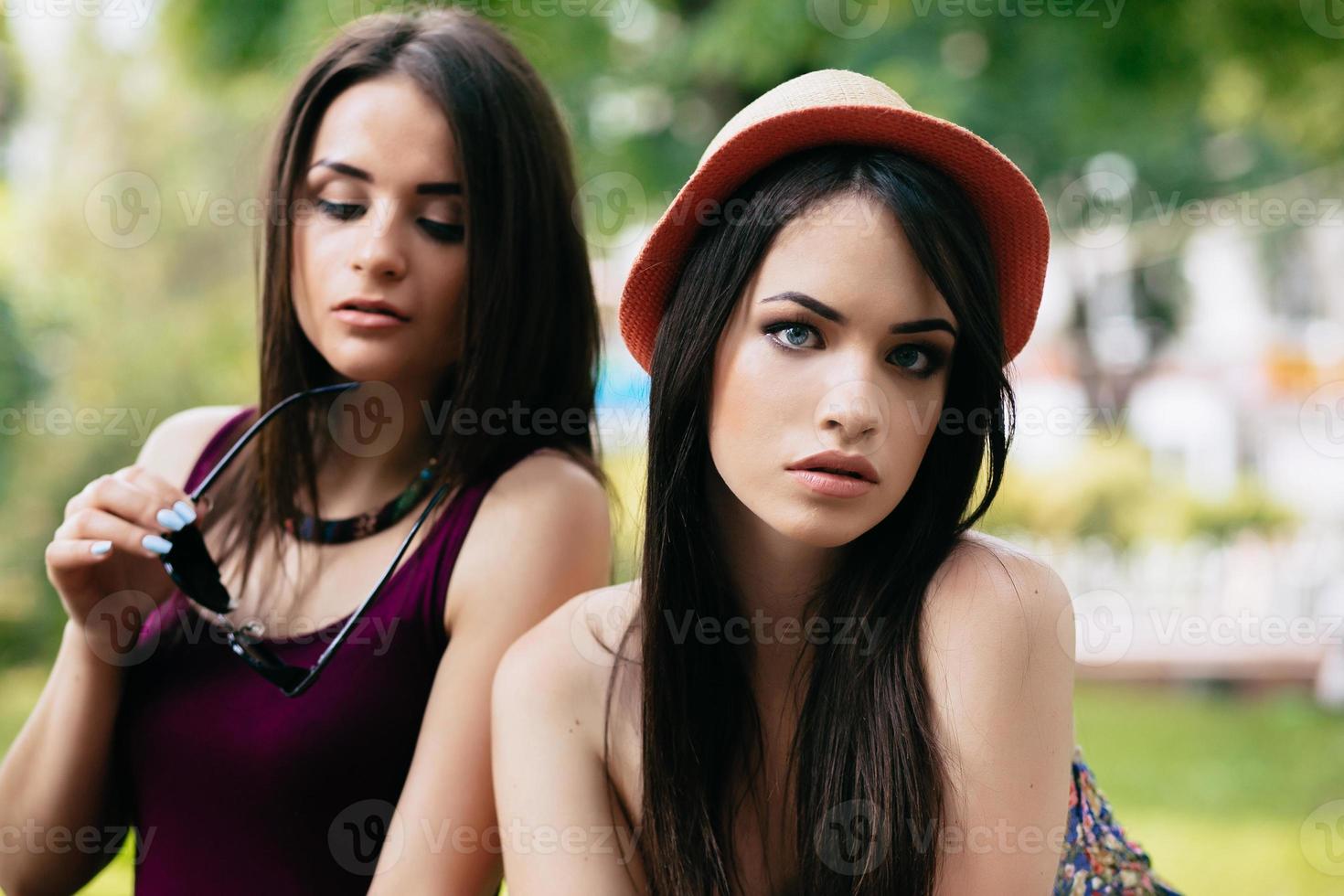 duas meninas lindas 11464716 Foto de stock no Vecteezy