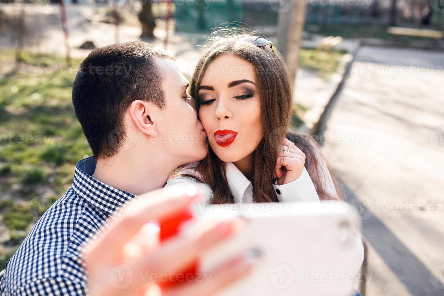 lindo casal jovem foto