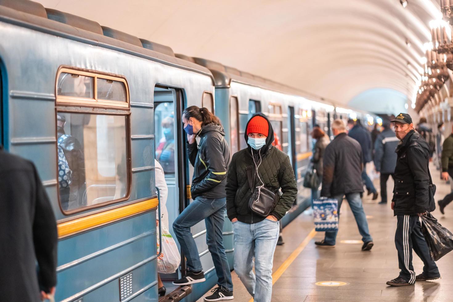 ucrânia, kiev - 26 de maio de 2020 estação de metrô zoloty vorota, golden gate foto