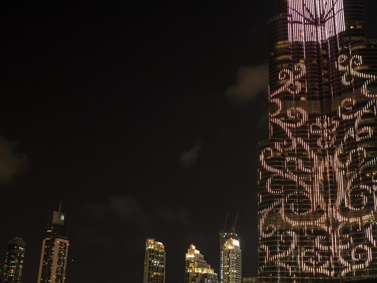 dubai, emirados árabes unidos, 2016 - a cidade de dubai e o deserto foto