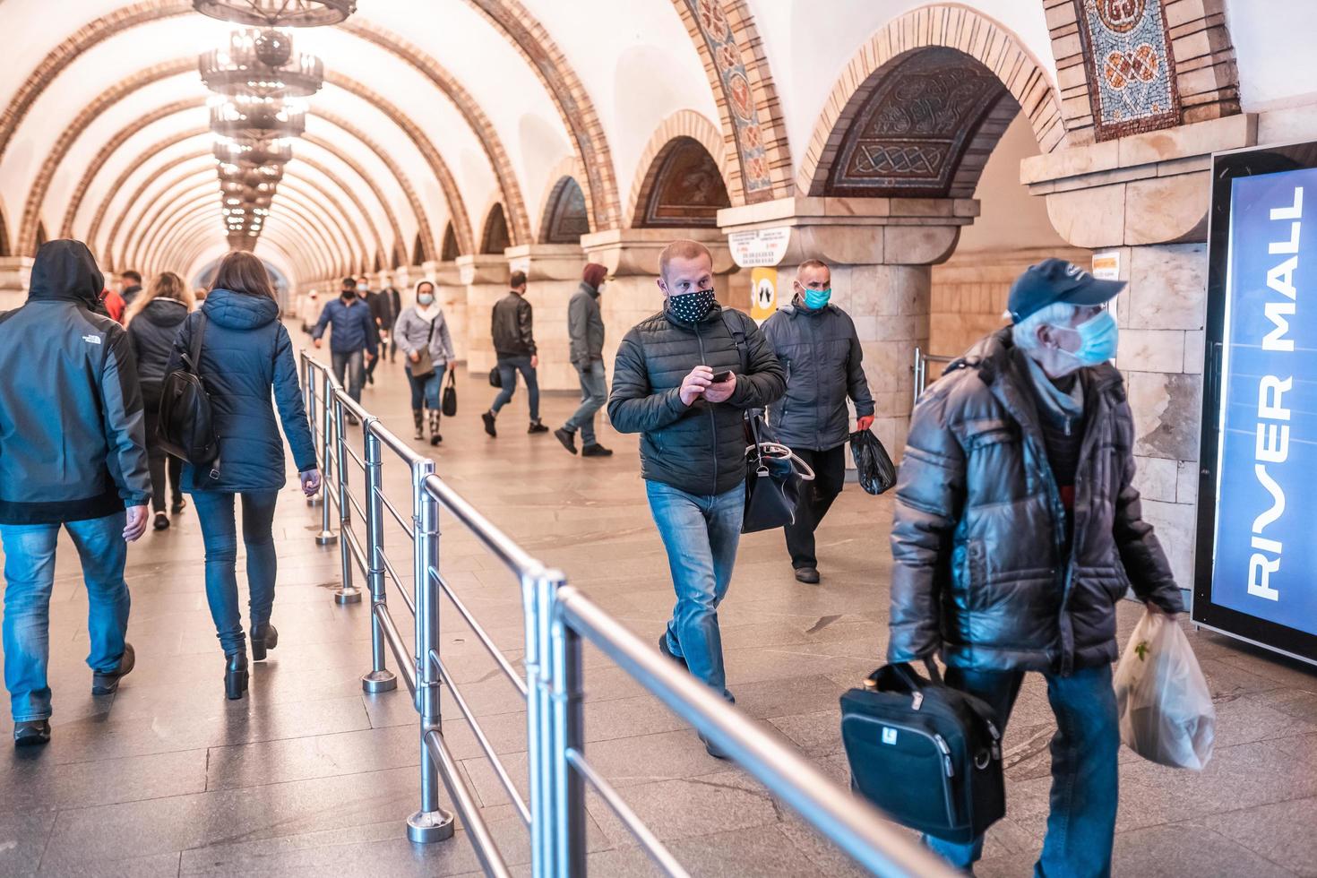 ucrânia, kiev - 26 de maio de 2020 estação de metrô zoloty vorota, golden gate foto