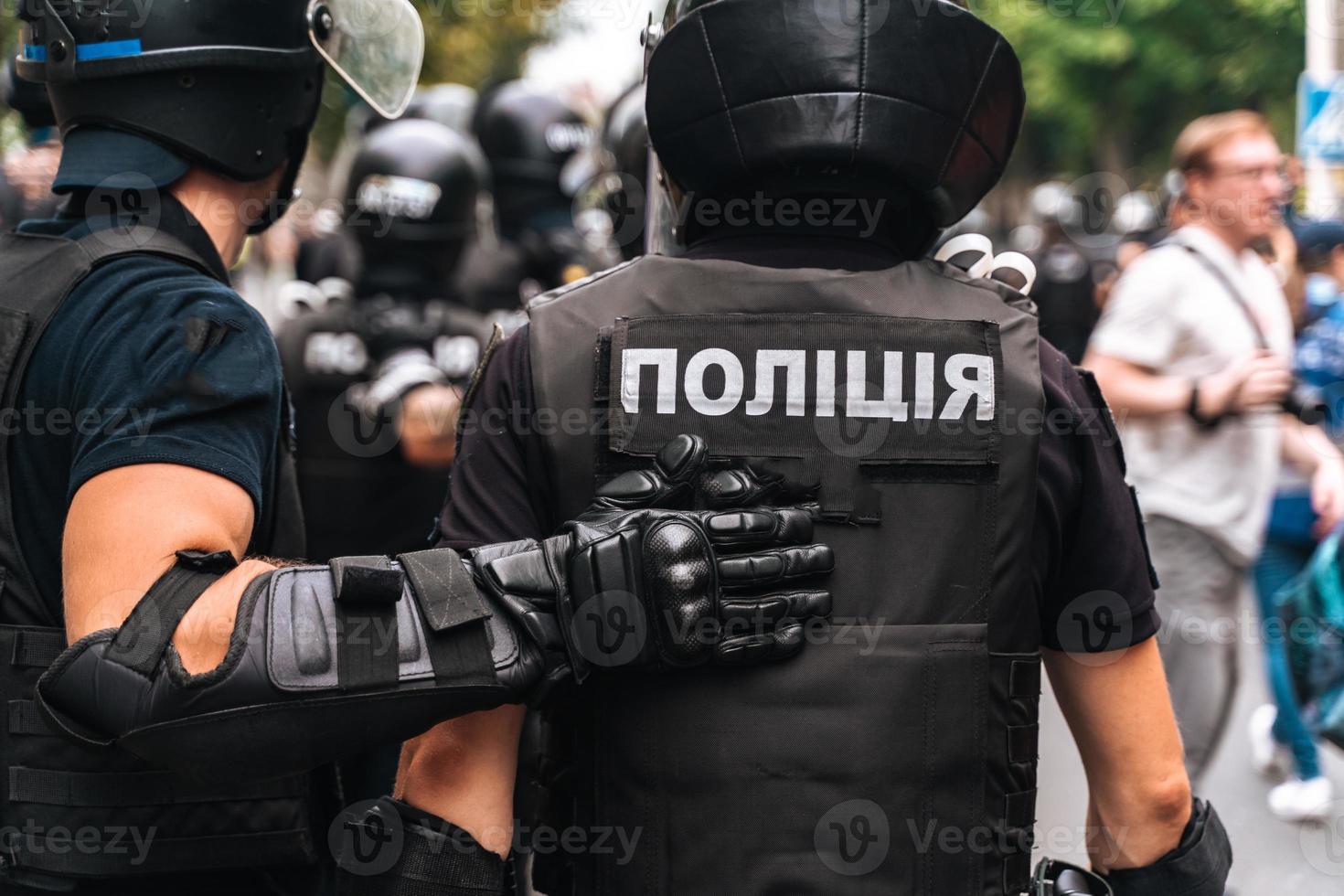 força policial para manter a ordem na área durante a manifestação foto