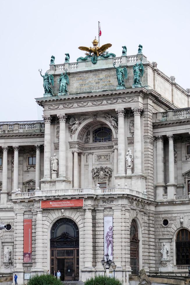 viena, áustria, 2014. uma visão da biblioteca nacional austríaca em viena foto