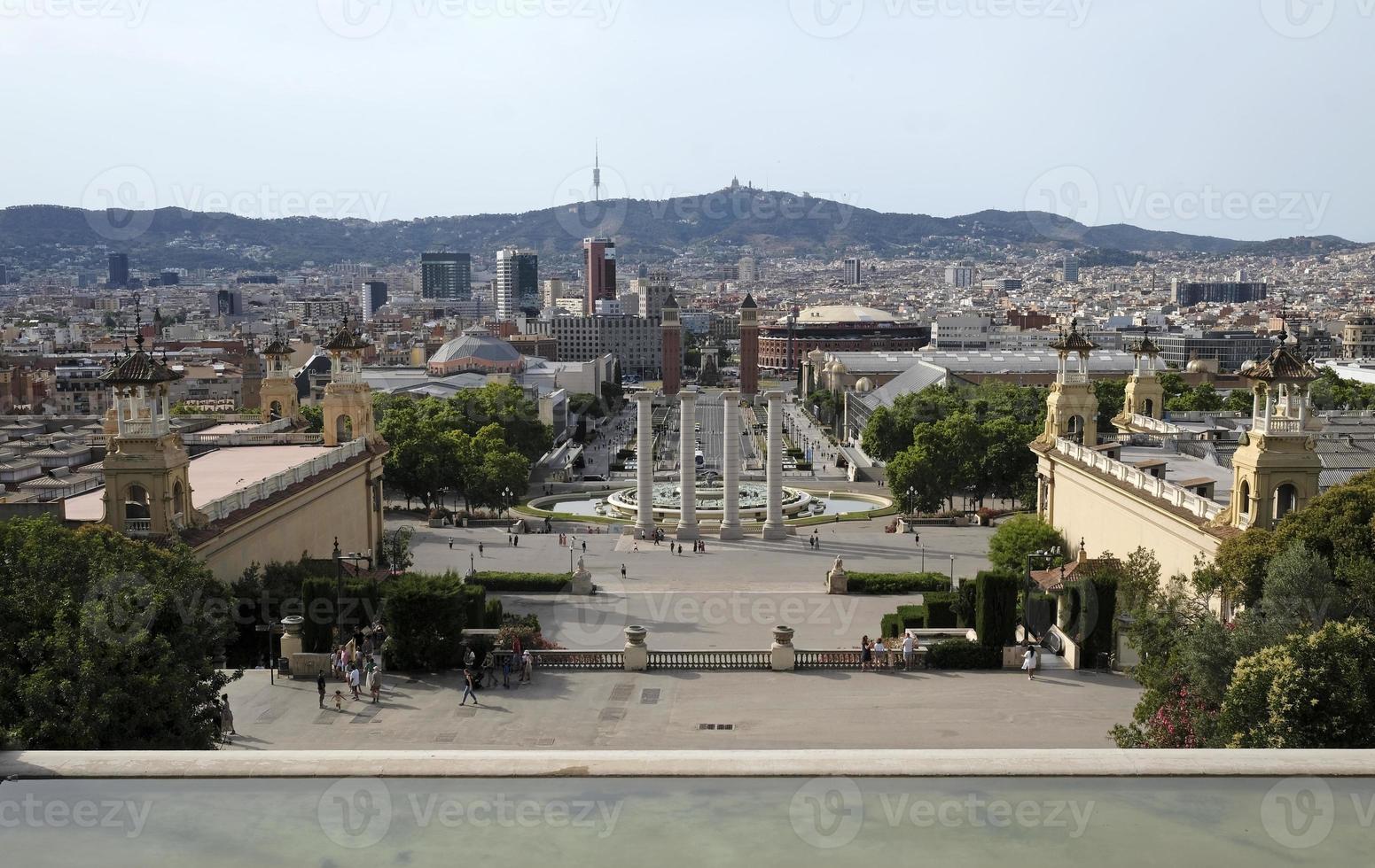 vista sobre a área de feiras em barcelona, espanha foto