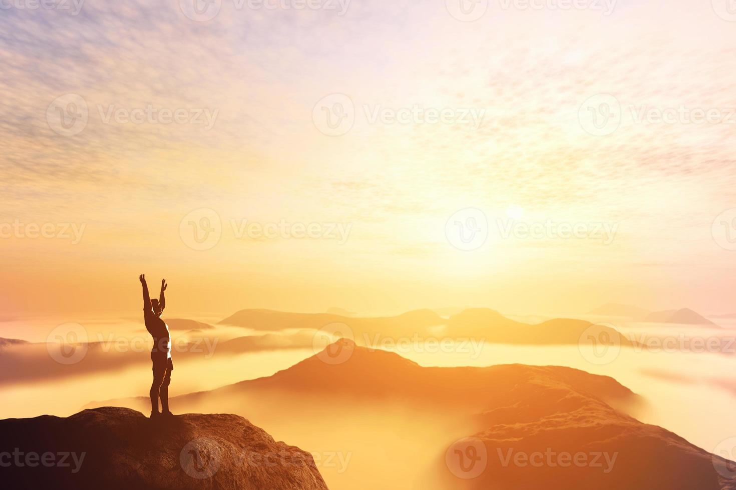 homem com mãos levantadas no topo de uma montanha foto