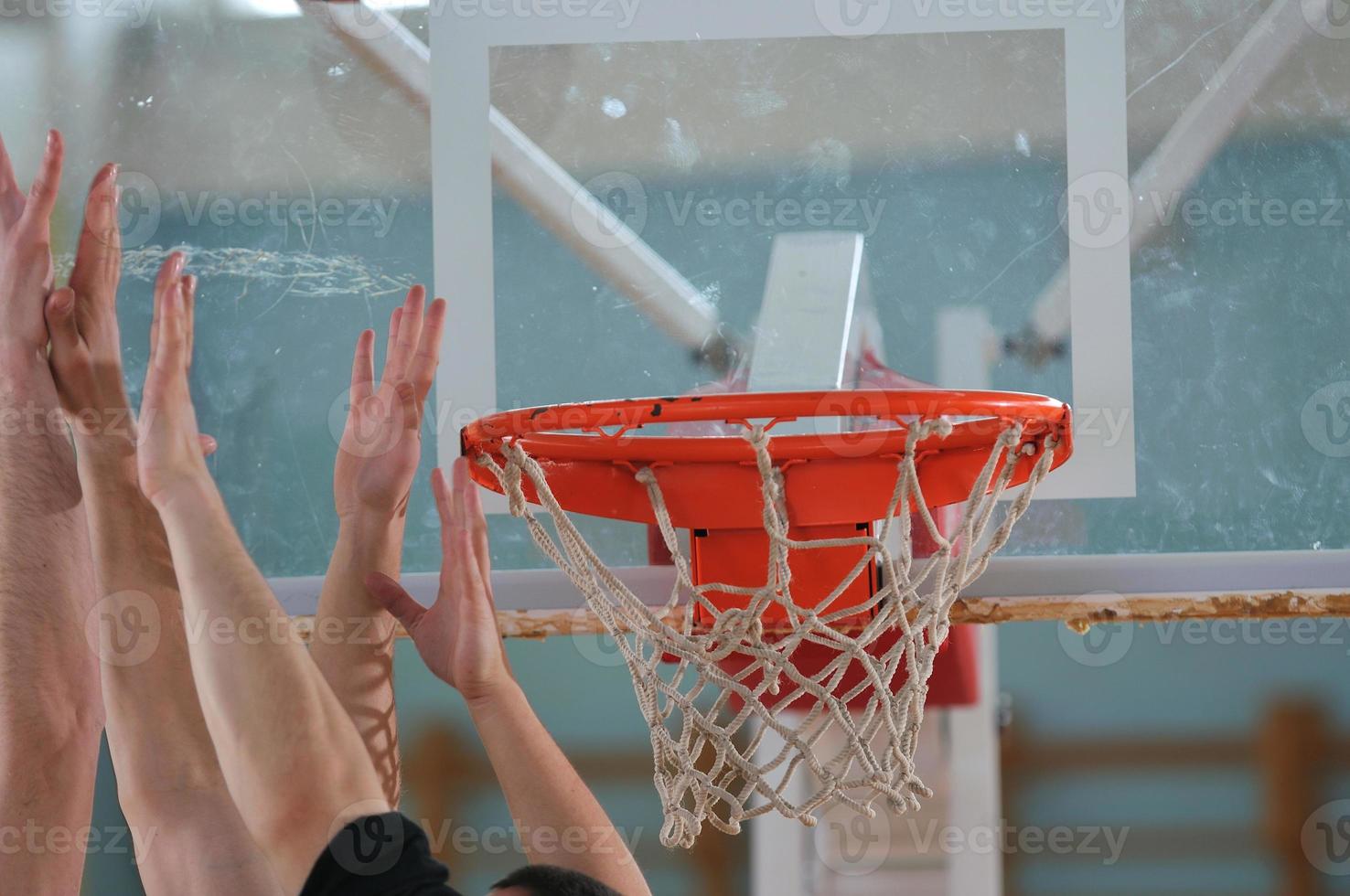 jogando basquete vista foto