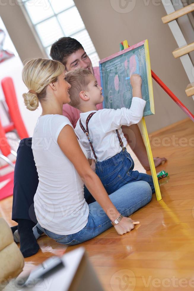 desenho de família no conselho escolar em casa foto